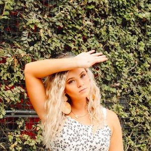 Meet your Posher, Tayler